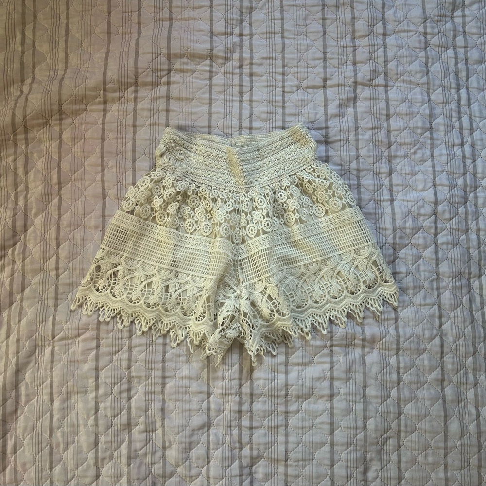 Elegant Lace Cream Shorts